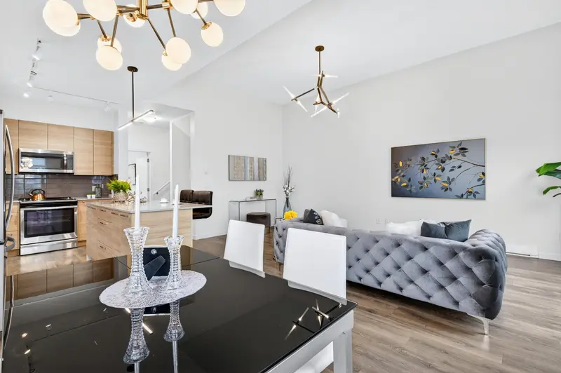 1405 18505 LAURENSEN PLACE - photo 3 of 25