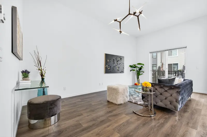 1405 18505 LAURENSEN PLACE - photo 4 of 25