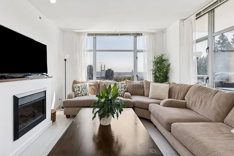 1206 280 ROSS DRIVE - photo 1 of 18