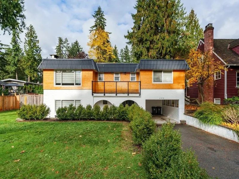 2518 SWINBURNE AVENUE - photo 2 of 25