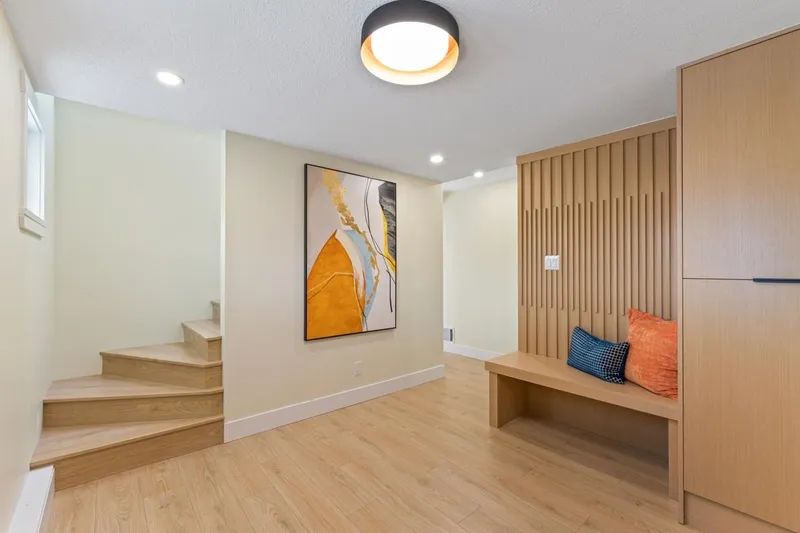 2518 SWINBURNE AVENUE - photo 3 of 25