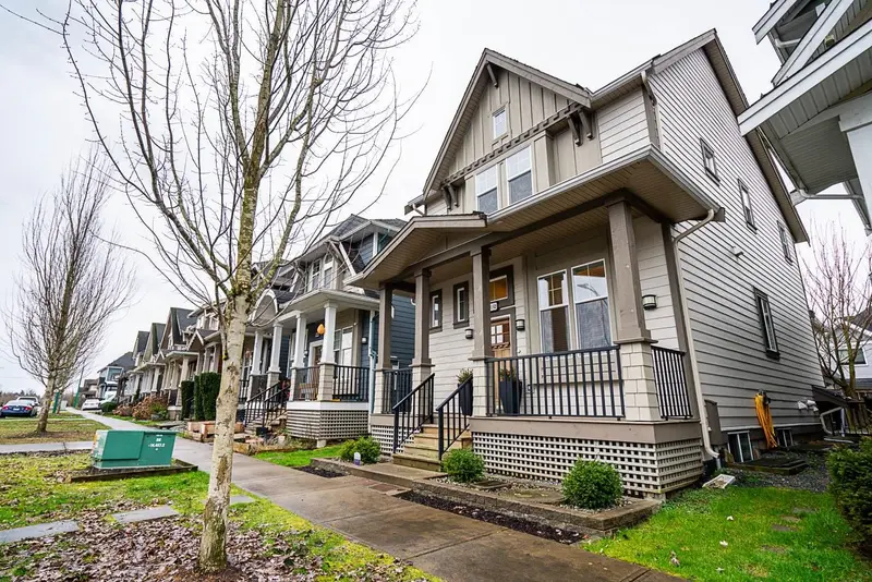 19162 73 AVENUE - photo 2 of 25