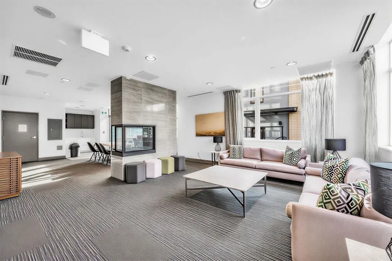 905 188 AGNES STREET - photo 2 of 22