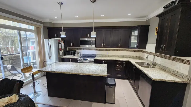 17 6383 140 STREET - photo 2 of 4