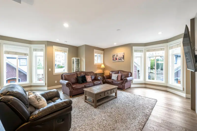 10 15977 26 AVENUE - photo 3 of 25