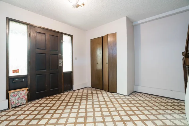 8411 RIDEAU DRIVE - photo 4 of 25