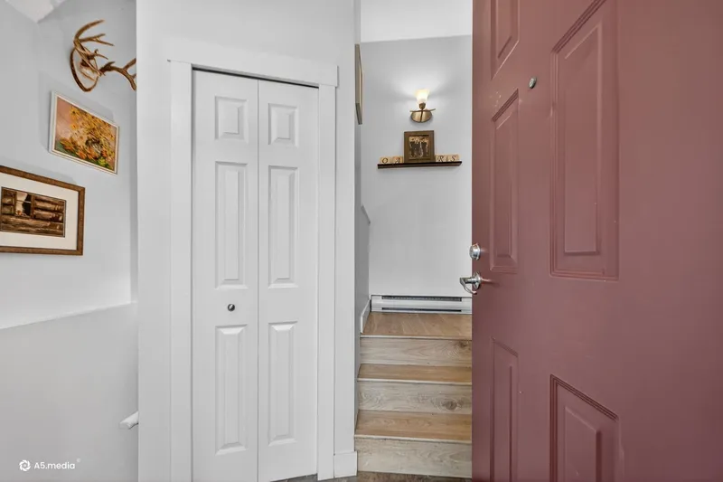 86 2422 HAWTHORNE AVENUE - photo 3 of 25