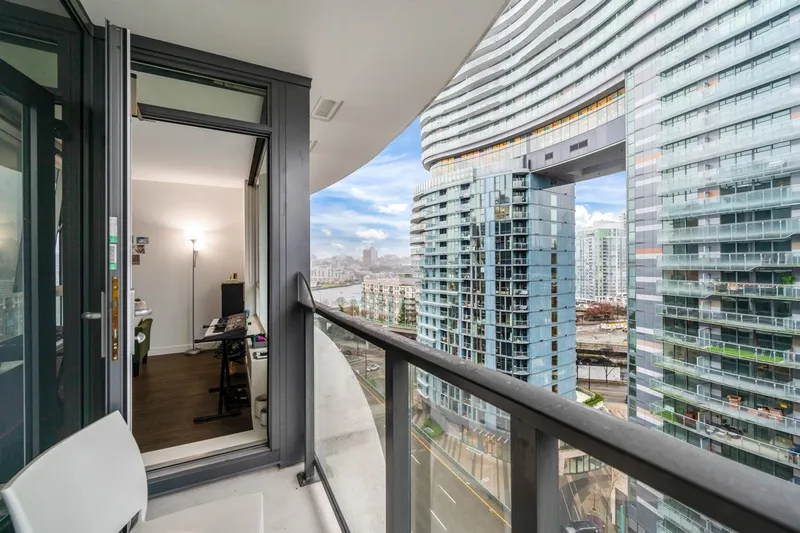 1517 68 SMITHE STREET - photo 2 of 25