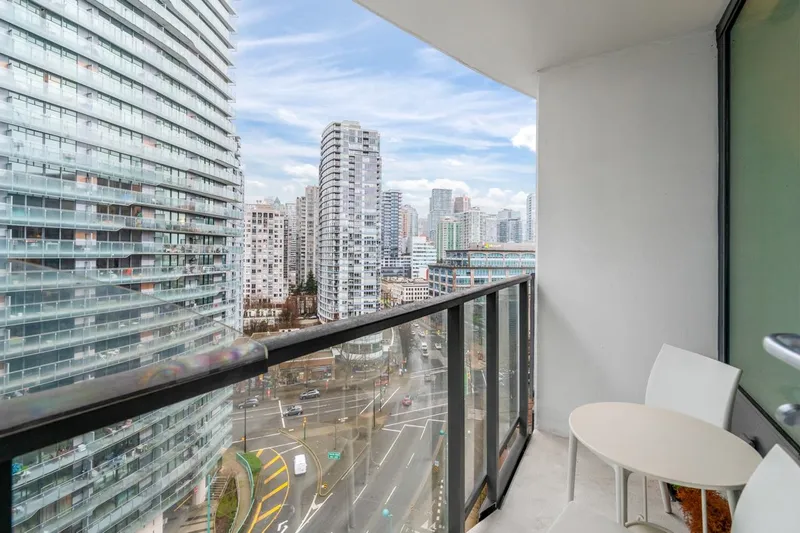 1517 68 SMITHE STREET - photo 3 of 25