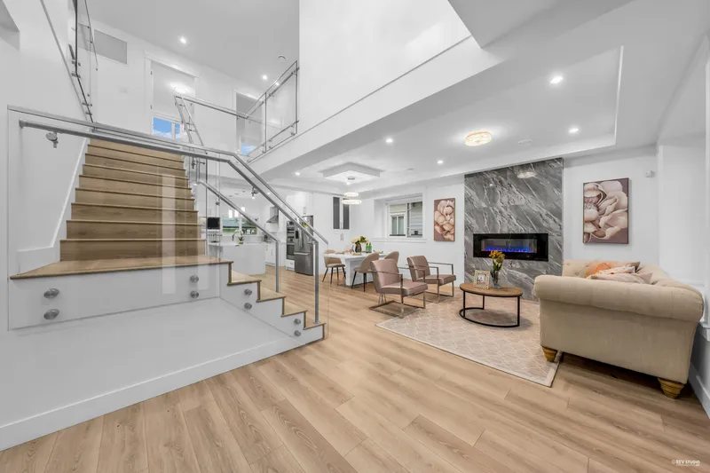 4267 PARKER STREET - photo 2 of 25