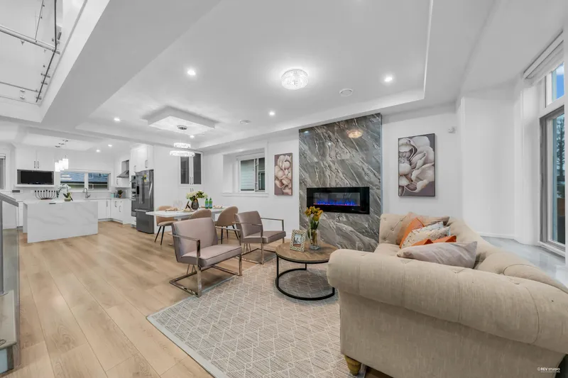 4267 PARKER STREET - photo 4 of 25