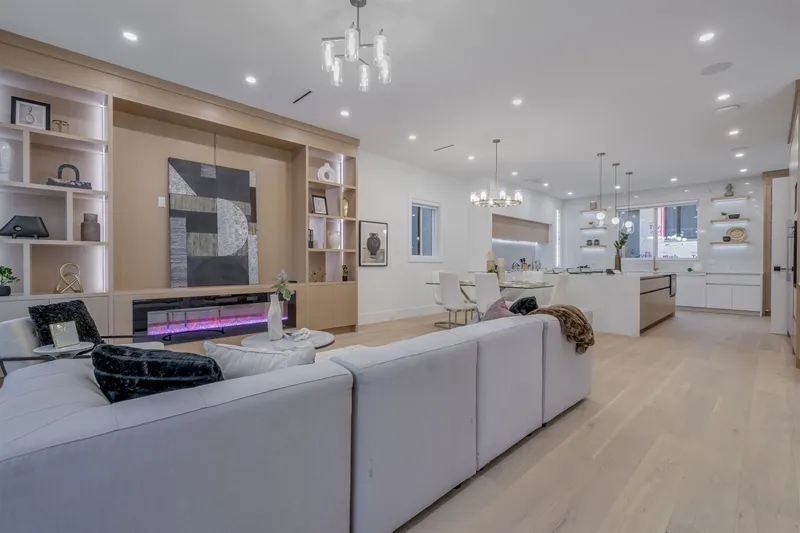 16647 18 AVENUE - photo 3 of 25