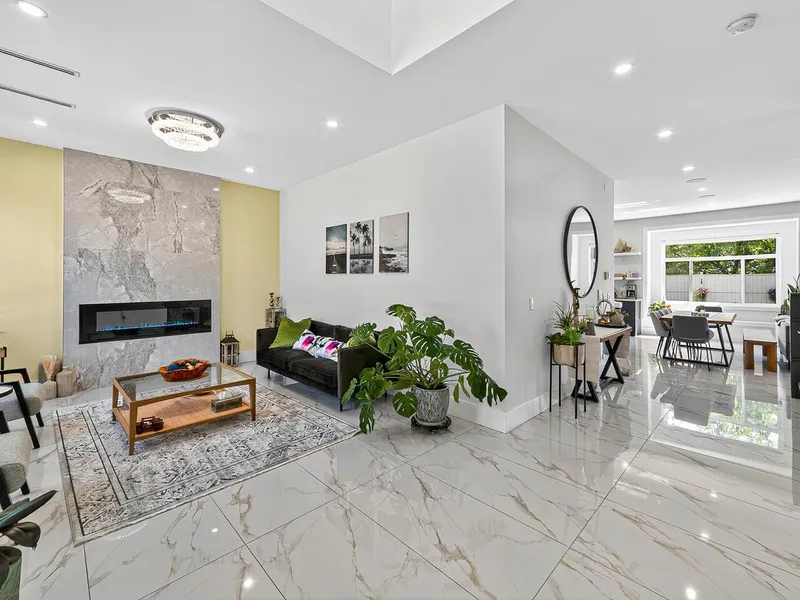 11800 KING ROAD - photo 2 of 24