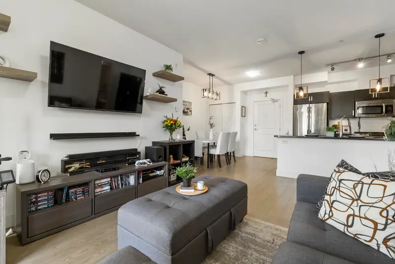 305 20062 FRASER HIGHWAY - photo 2 of 25