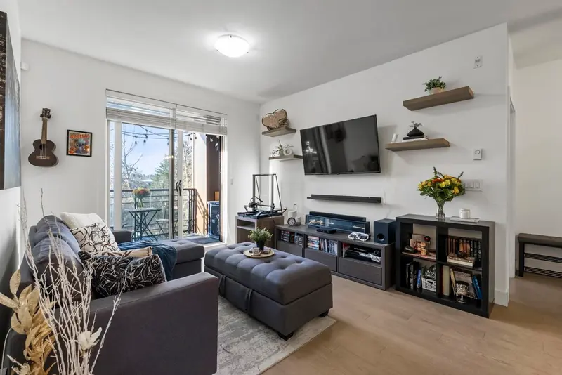 305 20062 FRASER HIGHWAY - photo 3 of 25