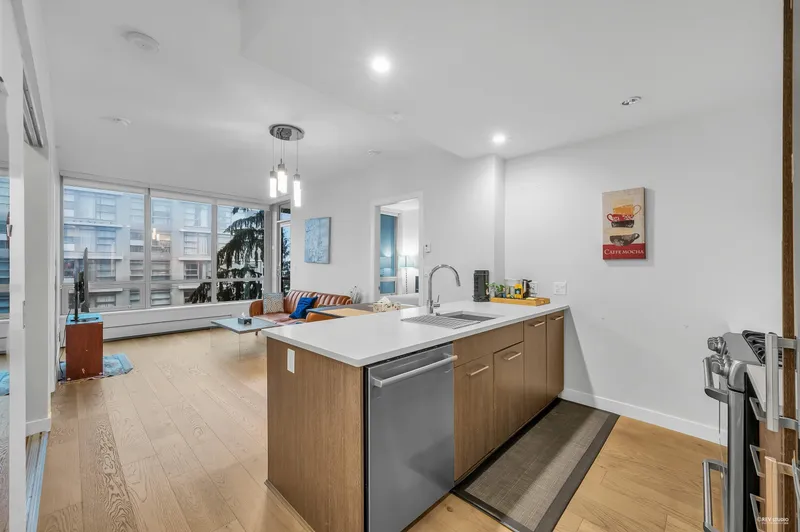 1005 9080 UNIVERSITY CRESCENT - photo 4 of 25