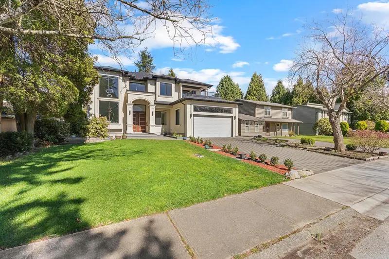 14419 17A AVENUE - photo 2 of 25