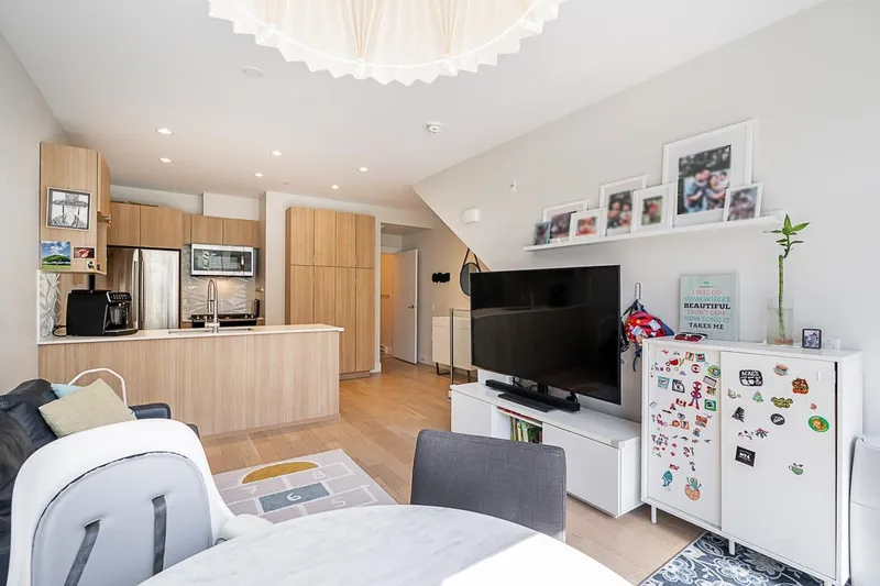 5 531 E 16TH AVENUE - photo 4 of 25