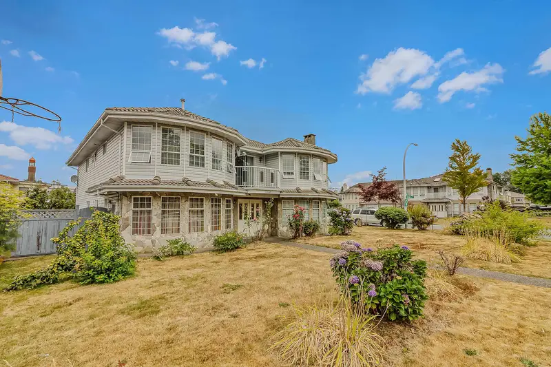 12441 71A AVENUE - photo 2 of 23