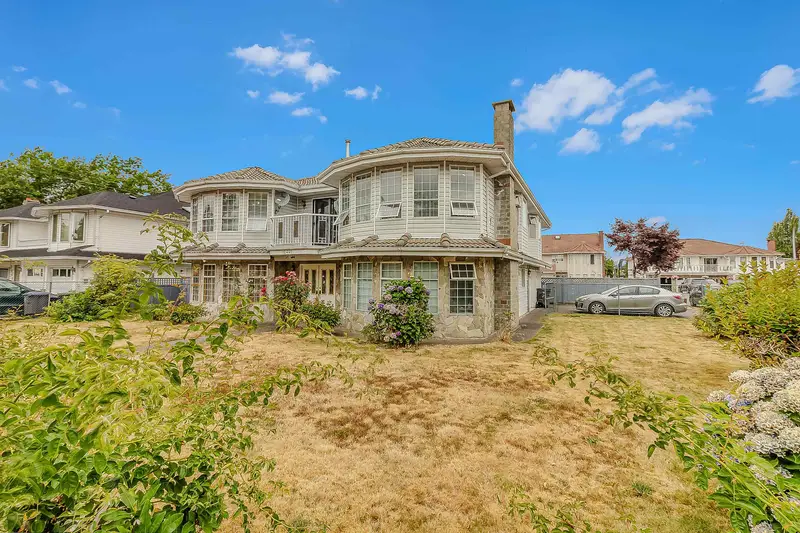 12441 71A AVENUE - photo 3 of 23