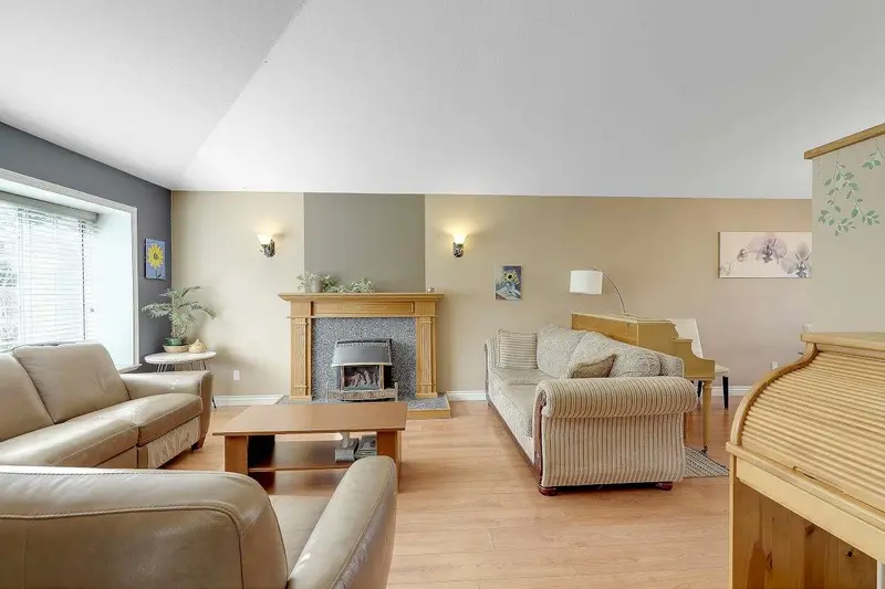 9312 163 STREET - photo 3 of 25