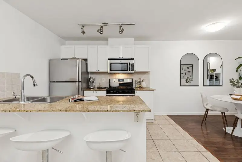 306 2636 E HASTINGS STREET - photo 3 of 25