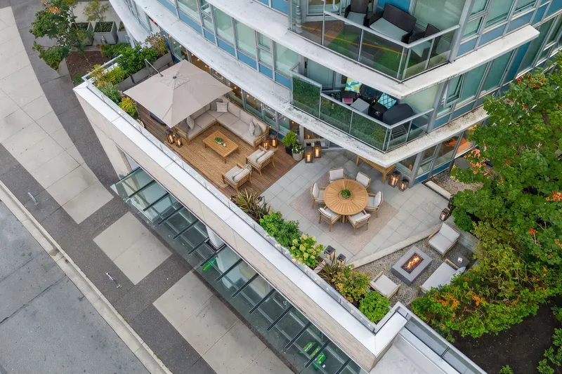 202 689 ABBOTT STREET - photo 1 of 25