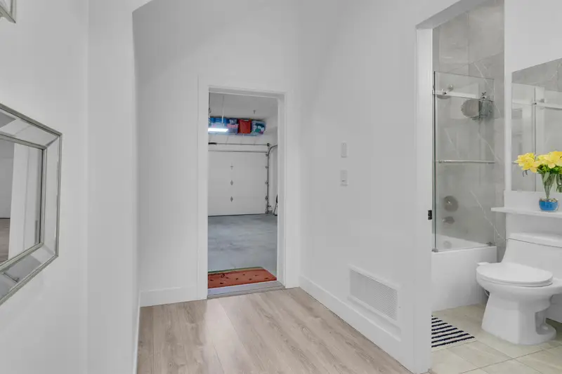 24 15030 28 AVENUE - photo 3 of 25