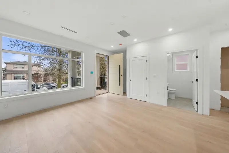 279 E 48TH AVENUE - photo 3 of 20