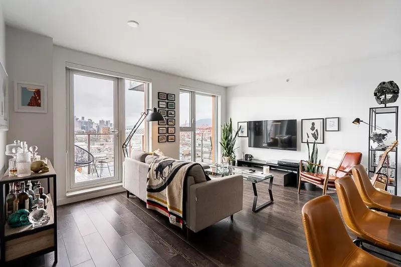 1110 933 E HASTINGS STREET - photo 4 of 21