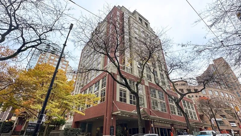 511 819 HAMILTON STREET - photo 1 of 25