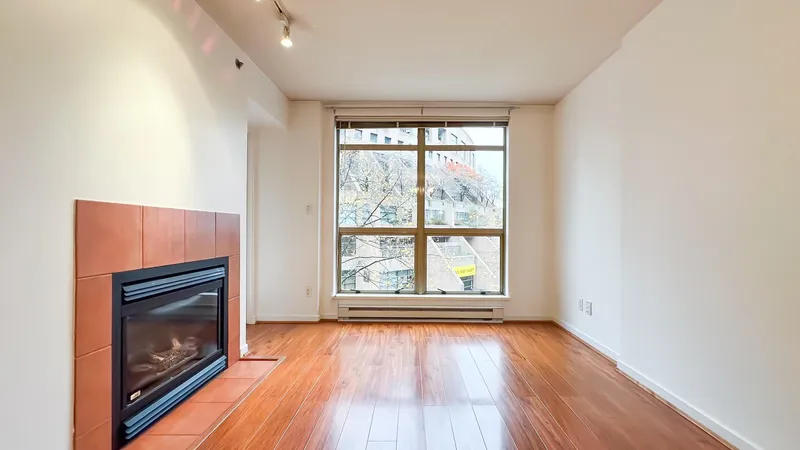 511 819 HAMILTON STREET - photo 2 of 25