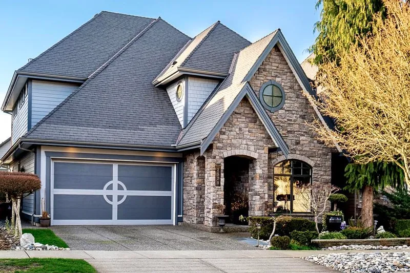 2579 163 STREET - photo 1 of 25