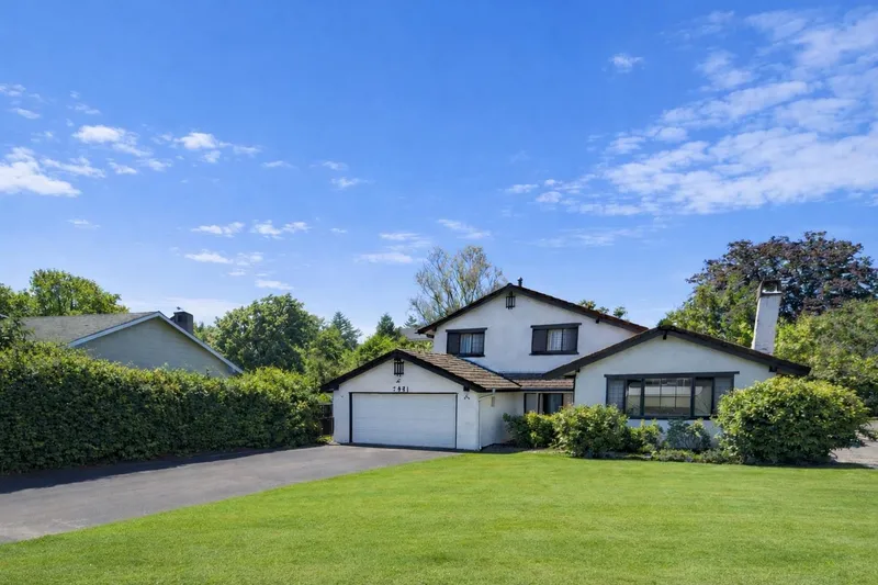 7551 BARKERVILLE COURT - photo 1 of 8