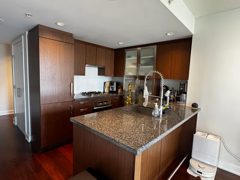 1705 1055 RICHARDS STREET - photo 3 of 14