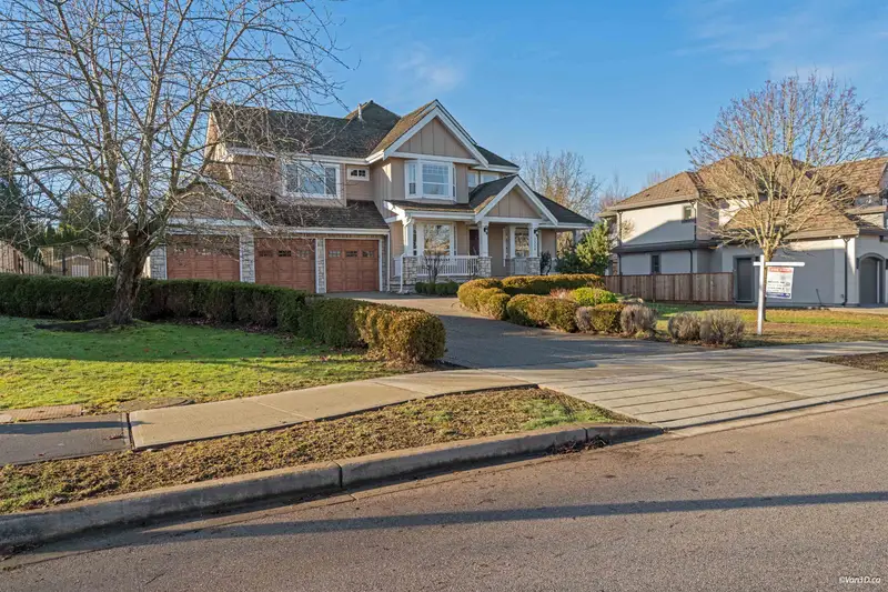 3355 164A STREET - photo 2 of 25