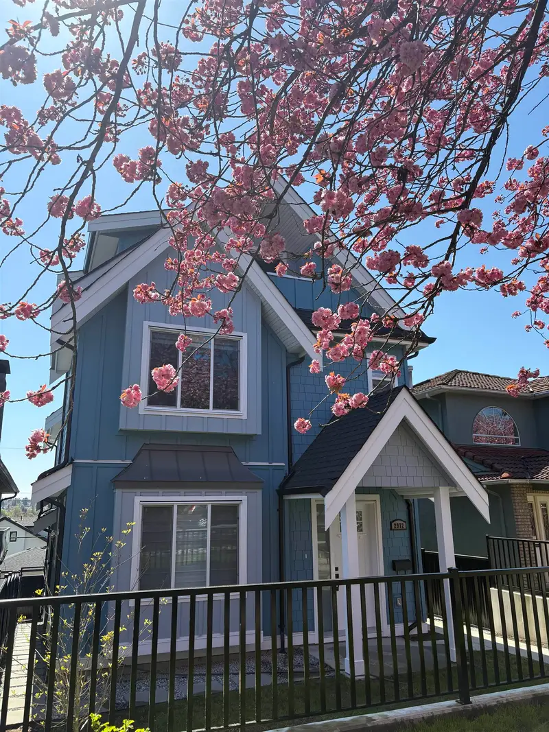 2972 E 7TH AVENUE - photo 2 of 25