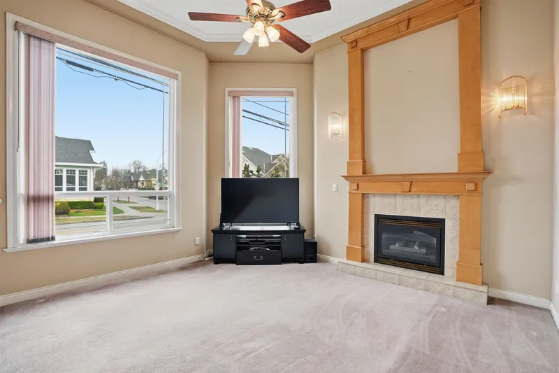 6593 125A STREET - photo 3 of 23