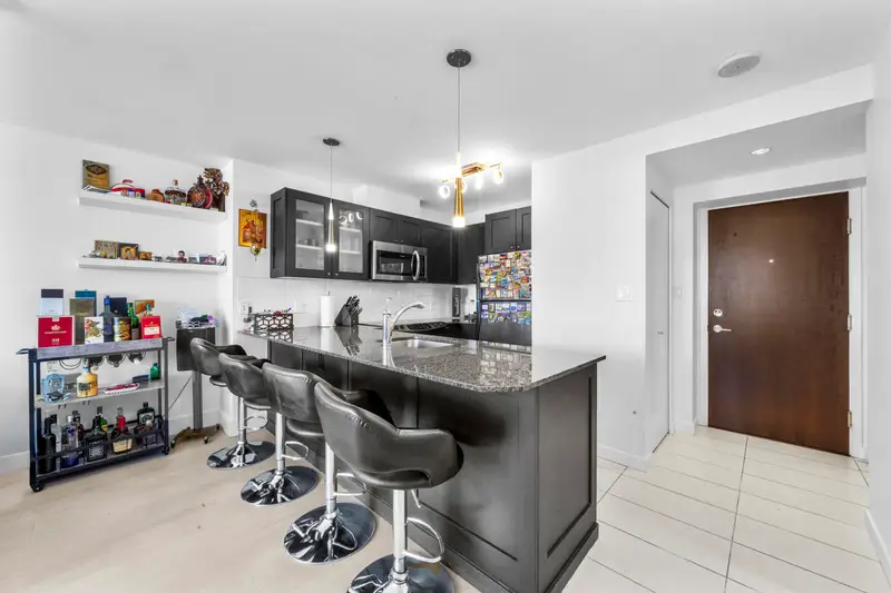 502 7225 ACORN AVENUE - photo 3 of 25