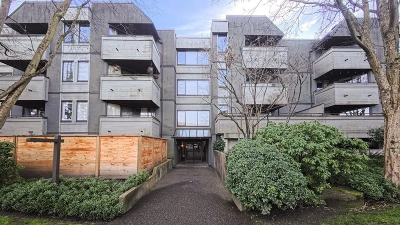 408 1476 W 10TH AVENUE - photo 1 of 25