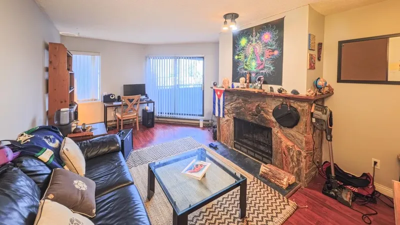 408 1476 W 10TH AVENUE - photo 2 of 25