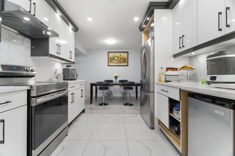 12957 98B AVENUE - photo 4 of 22