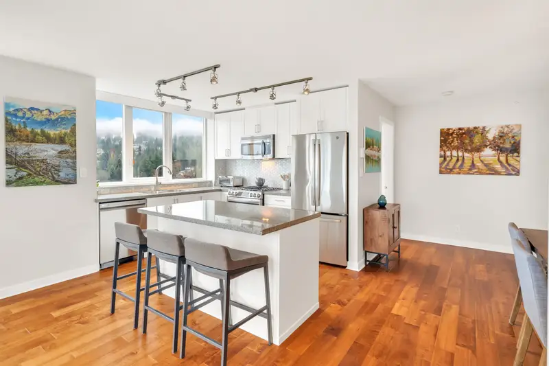 2108 660 NOOTKA WAY - photo 2 of 25