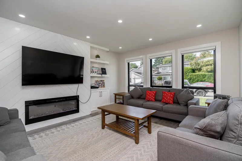 11366 KINGCOME AVENUE - photo 2 of 12