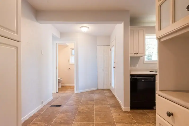 15661 ROPER AVENUE - photo 4 of 18