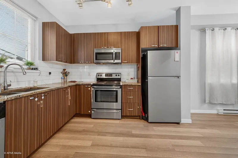 163 14833 61 AVENUE - photo 3 of 23