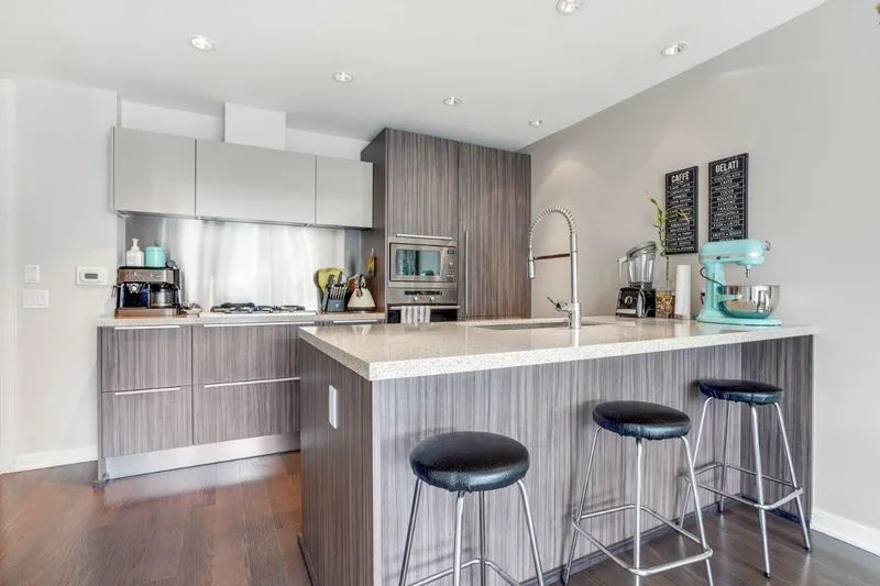 1005 1661 ONTARIO STREET - photo 4 of 15