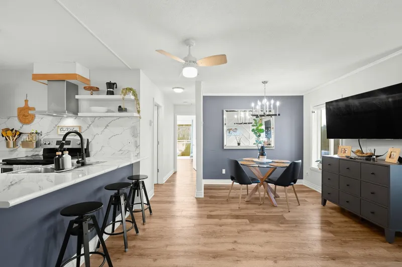 201 12110 80 AVENUE - photo 3 of 25