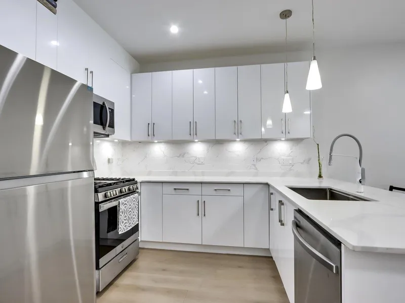 103 906 QUADLING AVENUE - photo 3 of 24