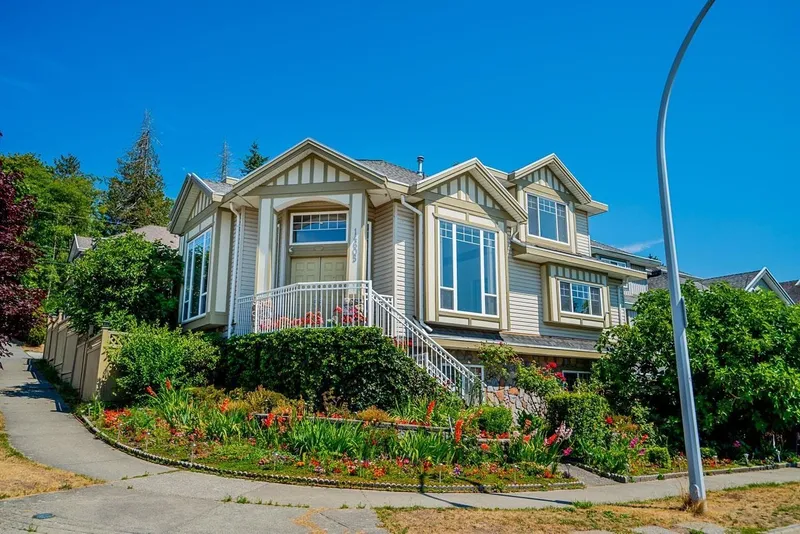 14605 67B AVENUE - photo 2 of 5